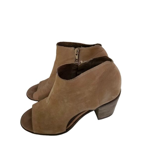 Lucky Brand Kasima Camel Suede Peep Toe Side Cute Out Booties Size 8.5M - Picture 2 of 10
